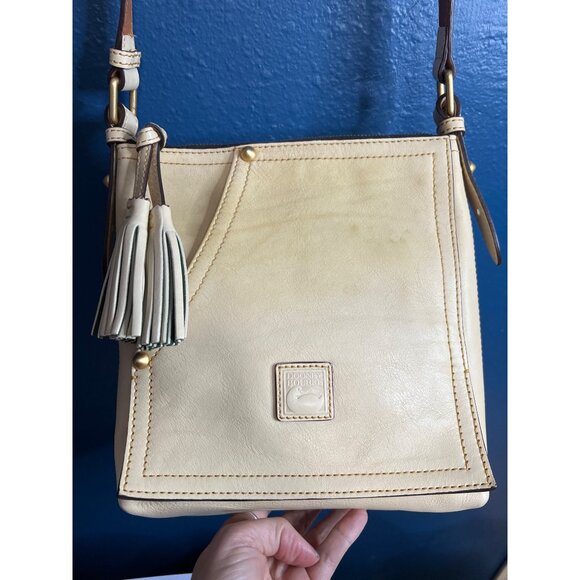 Dooney & Bourke Vintage Cream Leather Crossbody Bag With Tassel - Picture 11 of 16